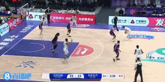 手感火热！陈盈骏持球对抗防守 高难度后仰跳投压哨命中