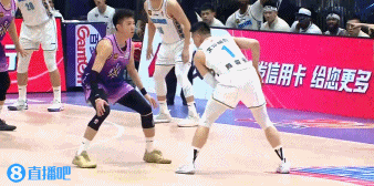 手感火热！陈盈骏持球对抗防守 高难度后仰跳投压哨命中