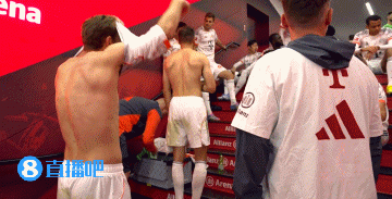 已迫不及待！沙拉盘已就位，拜仁全队领取奖牌等待捧杯